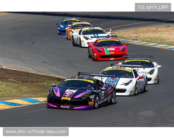 追赶赛中的精彩超车瞬间，追车比赛